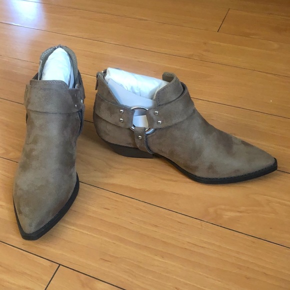 Pointed-toe Harness Booties - Picture 7 of 7